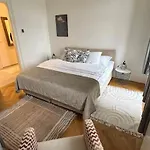 Cute With Terrace And Ac Prága