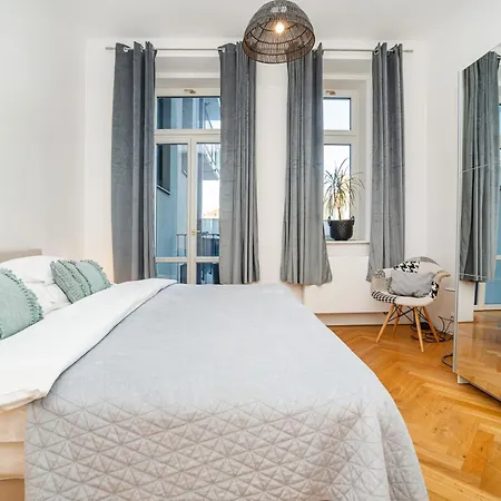 Lejlighed Cute With Terrace And Ac Prag