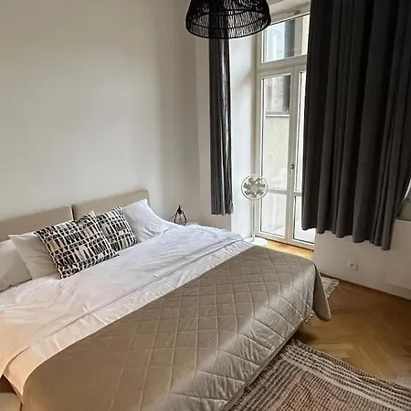 Cute With Terrace And Ac *