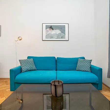 Cute With Terrace And Ac Appartement