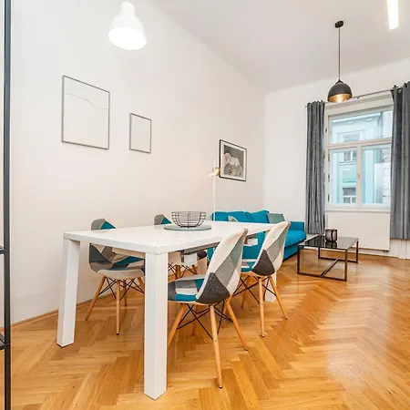 Cute With Terrace And Ac Appartement *