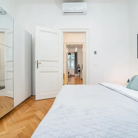 Cute With The Terrace And Ac Apartment